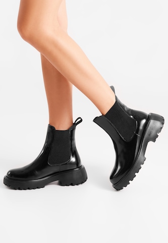 WODEN Chelsea Boots 'Aya Patent' in Black