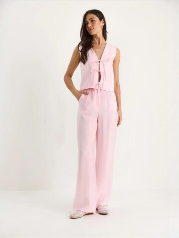 Completo pantalone di Bianco Lucci in rosa