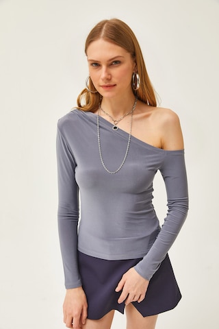 Tricou de la olalook pe gri
