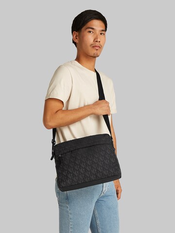 Calvin Klein Jeans Crossbody bag 'FLIGHT' in Black