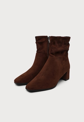 CAPRICE Booties in Brown