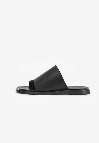 INUOVO T-bar sandals in Black