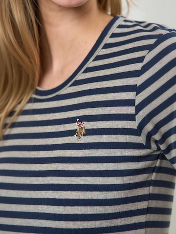 U.S. POLO ASSN. T-shirt ' UWCarla ' in Grau