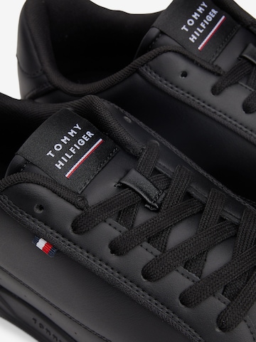 Baskets basses TOMMY HILFIGER en noir