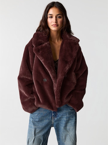 Pull&Bear Jacke in Rot: Vorderseite