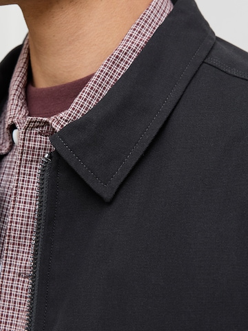 JACK & JONES Välikausitakki 'JJEDOVER' värissä musta