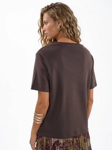 Busem T-Shirt in Braun