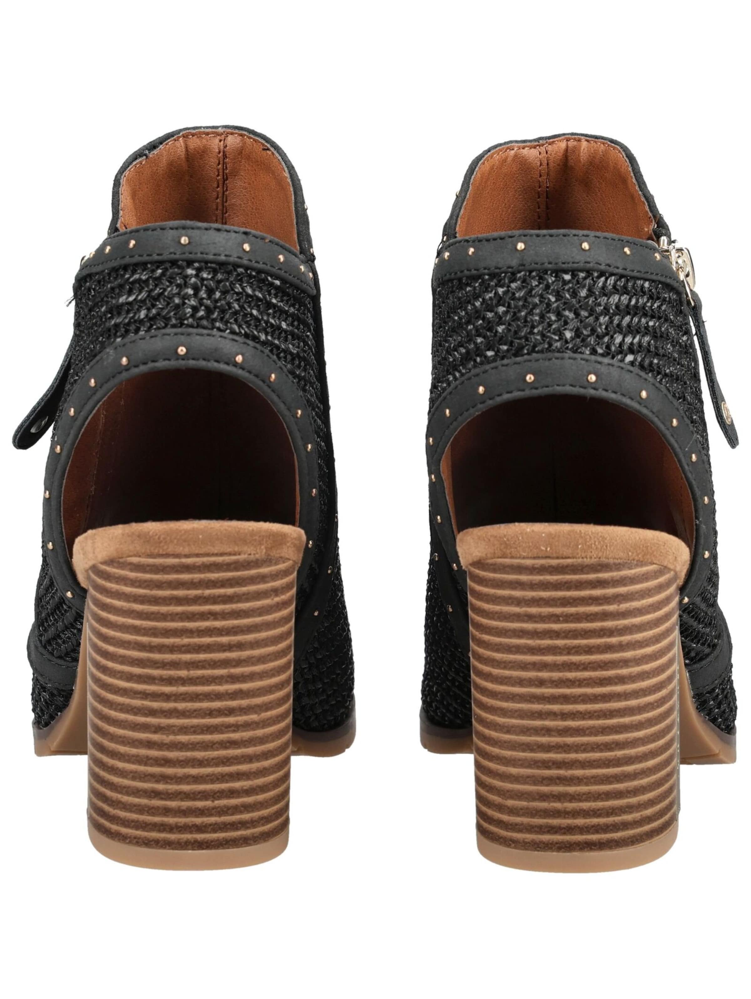 MUSTANG Sandals in Black