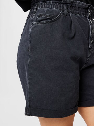 ONLY Carmakoma regular Jeans med lægfolder 'Luba' i sort