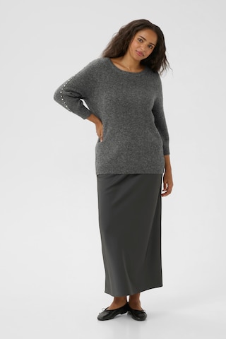 KAFFE CURVE Pullover i grå