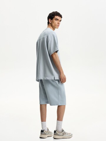 Bershka Regular Shorts in Blau