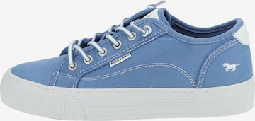 Baskets basses MUSTANG en bleu : devant