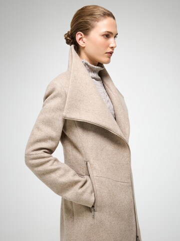V S P Wintermantel 'Vilma' in Beige