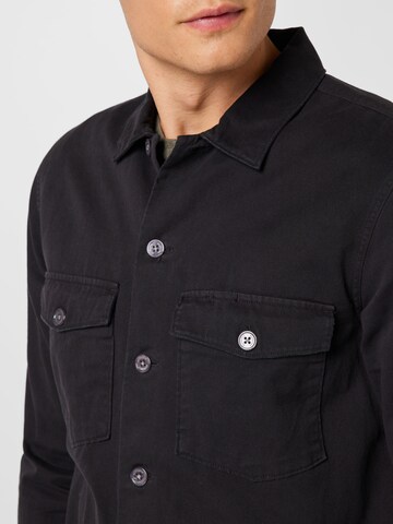 AllSaints - Ajuste regular Camisa en negro