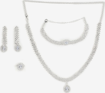 sidabrinė SOHI Juvelyrinių dirbinių rinkinys ' Vadhi ': priekis