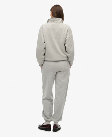 Effilé Pantalon 'Athletic Essential' Superdry en gris