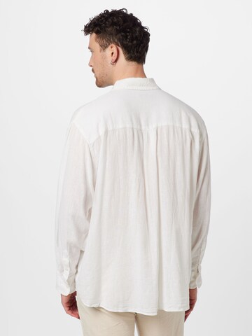 WEEKDAY Klasický střih Košile – bílá