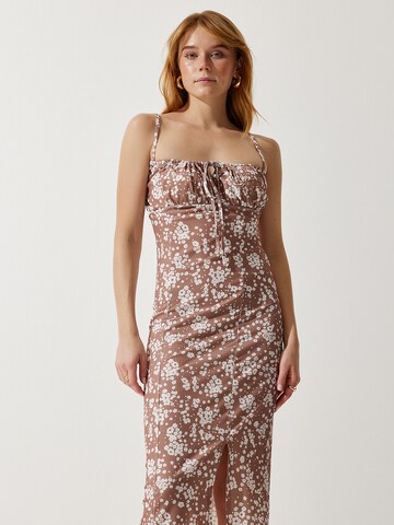 Happiness İstanbul Лятна рокля в кафяво