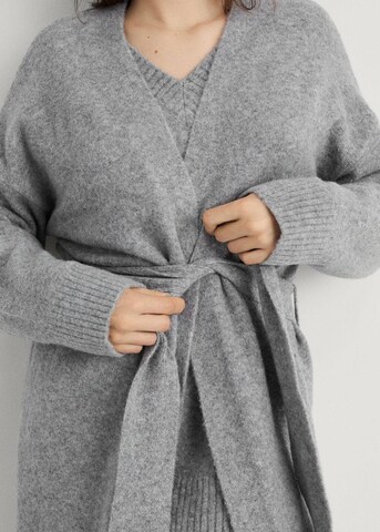 MANGO Strickjacke 'Camila' in Grau