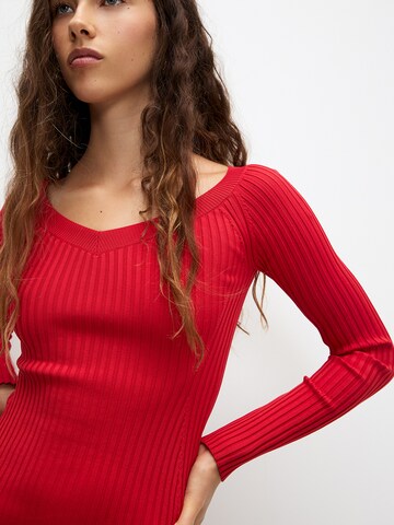 Pullover di Pull&Bear in rosso
