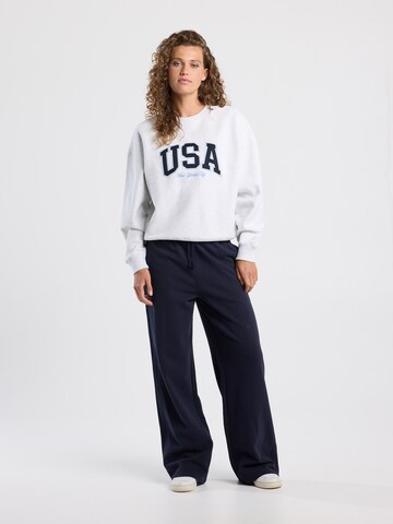 America Today Sweatshirt in Grijs