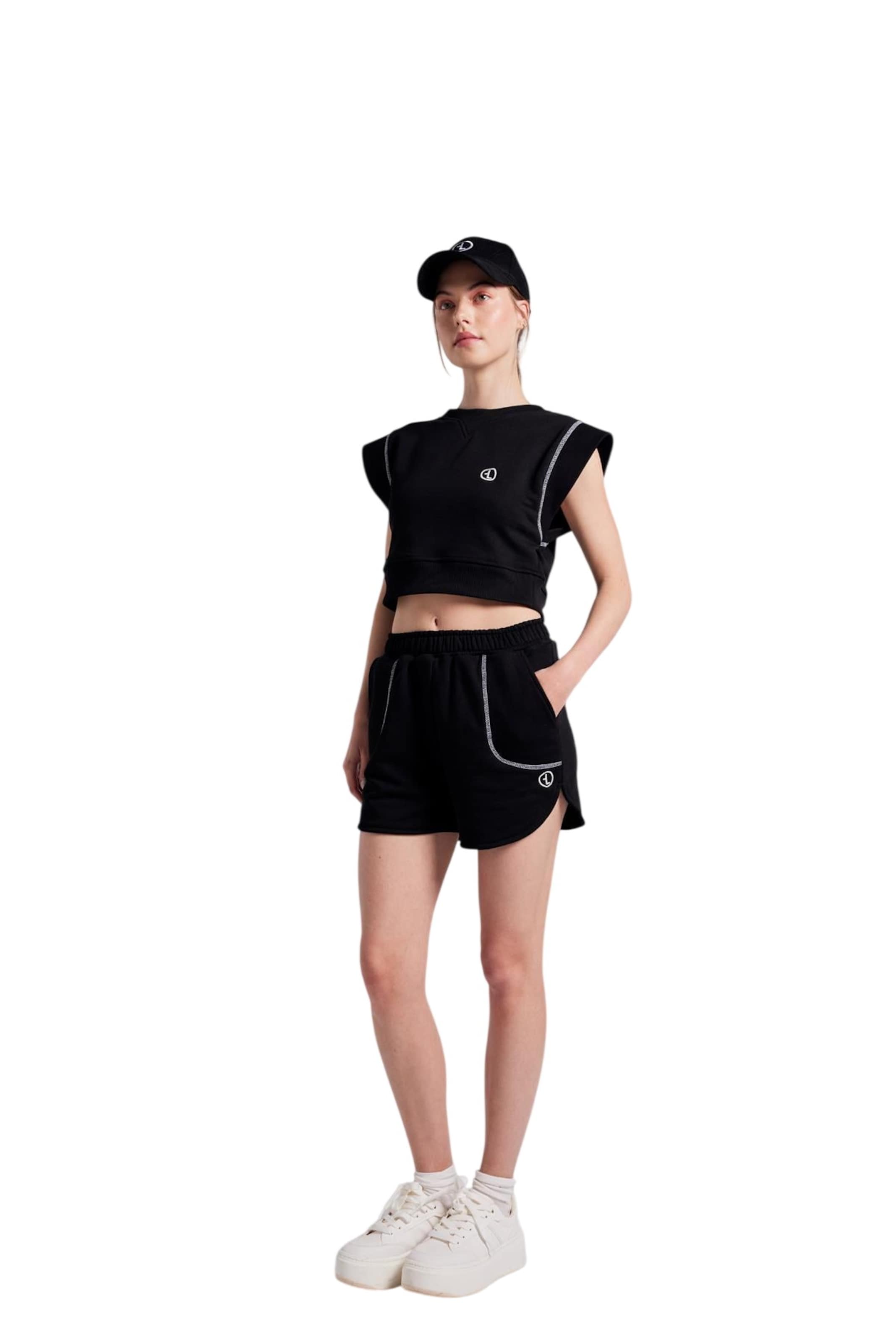 HOLLY LOLLY Loosefit Kalhoty – černá