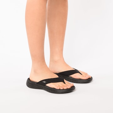 SKECHERS - Sandalias de dedo en negro: frente