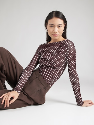 ABOUT YOU Shirt body 'Helga' in Bruin: voorkant