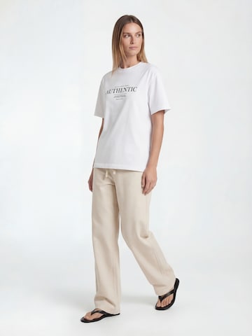 AMALY Loosefit Byxa i vit