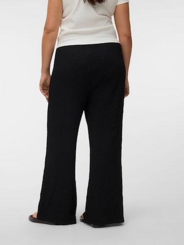 Vero Moda Curve - regular Pantalón en negro