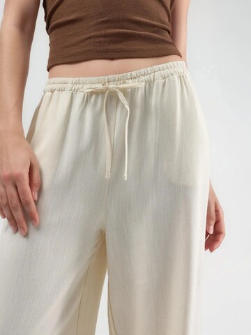 Hiccup Loose fit Trousers in White