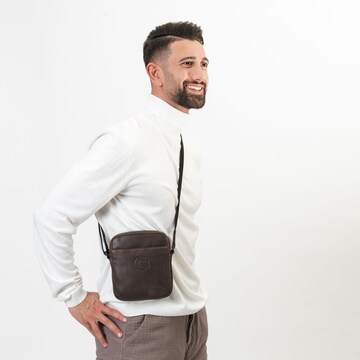 Farmhood Crossbody bag in Brown: front