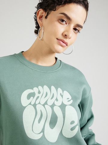 CATWALK JUNKIE Sweatshirt 'CHOOSE LOVE' in Grün