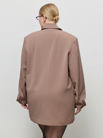 CITA MAASS - Blazer en marrón