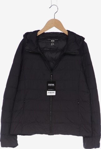 UNIQLO Jacke S in Schwarz: predná strana