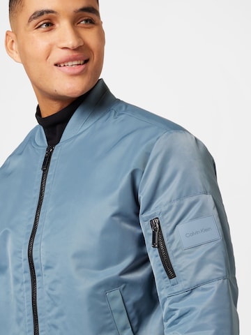 Calvin Klein Prehodna jakna 'Hero' | modra barva