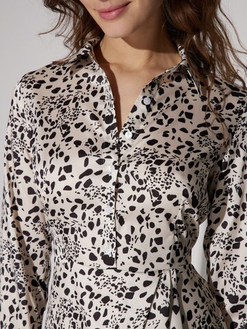 Robe-chemise 'Leopa' NAF NAF en beige