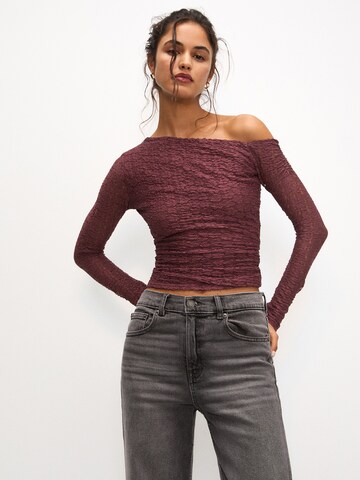 Pull&Bear Shirt in Red: front