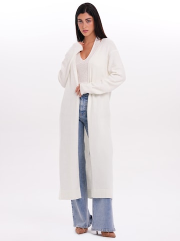 Cardigan MYLAVIE by Sarah Harrison en blanc : devant