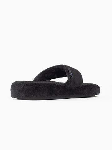 Minnetonka Slip-ons 'Olivia' in Black