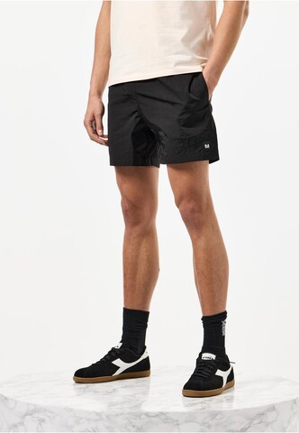 Regular Shorts de bain 'Stacks' Weekend Offender en noir : devant