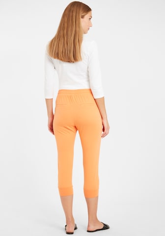 b.young - Tapered Pantalón plisado 'Pandina' en naranja