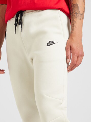 Nike Sportswear Tapered Trousers 'TECH FLEECE' in Green