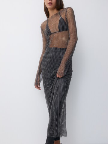 Rochie de la Pull&Bear pe gri