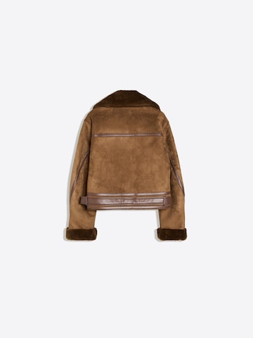 Bershka Přechodná bunda – hnědá