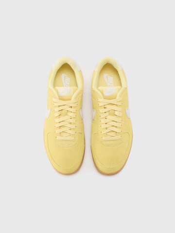 Sneaker low 'Field' de la Nike Sportswear pe galben: jos