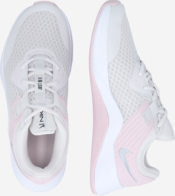 Chaussure de sport NIKE en blanc