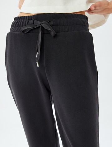 Koton Regular Broek in Zwart