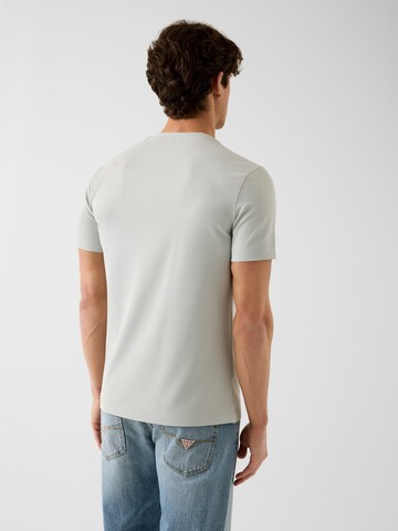 GUESS T-Shirt in Grau