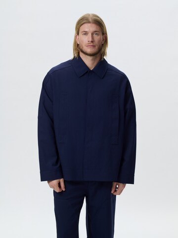 Geacă de primăvară-toamnă de la KARIA by Loris Karius pe albastru: față